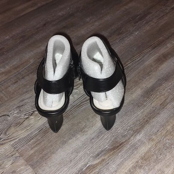 Easy Street Venue  black sandals  Sz 10 New - Picture 4 of 7